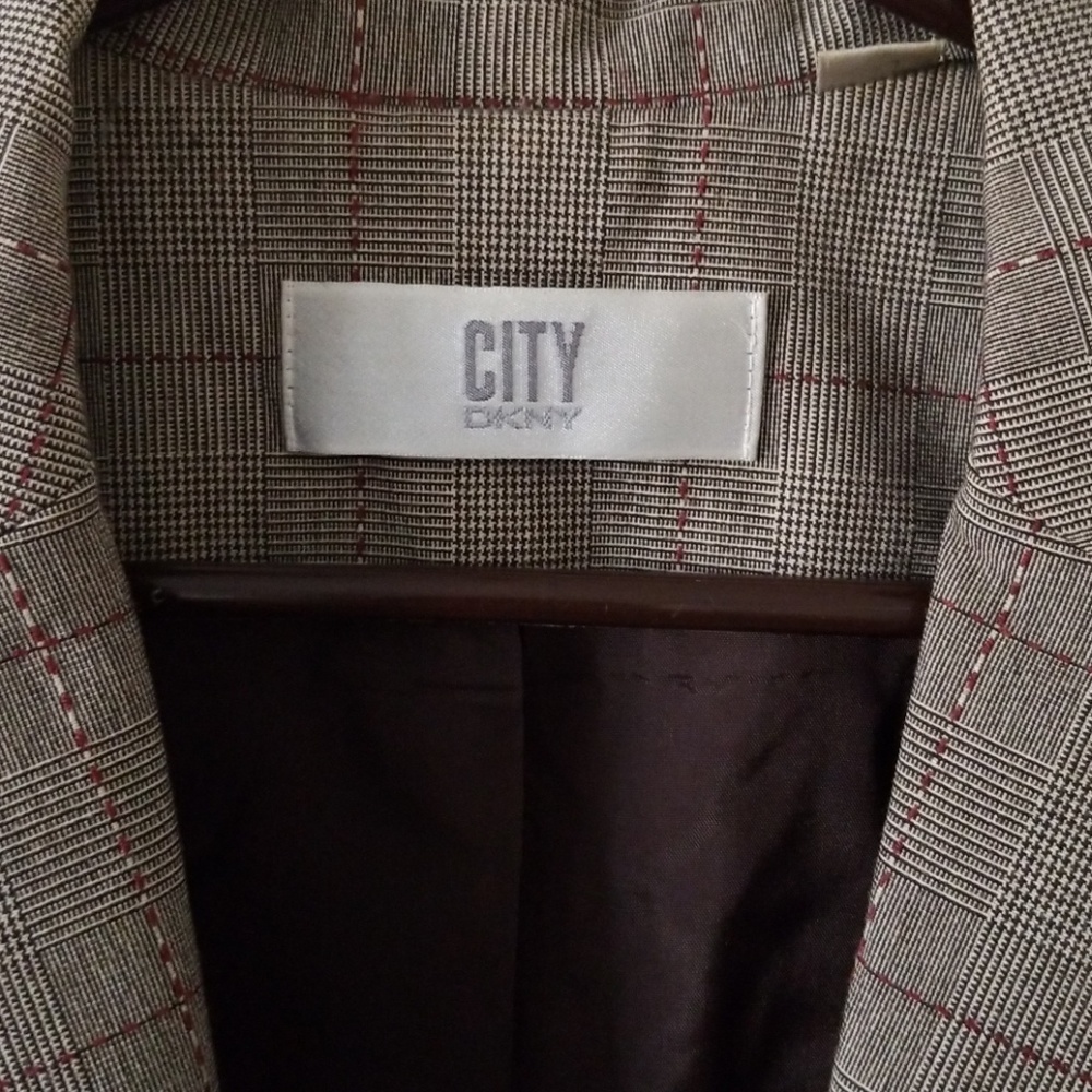 Suit - Picture 3 of 5